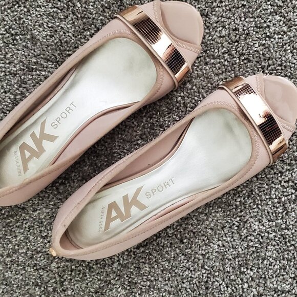 Blush pink low heels 8 1/2 Anne Klein - Picture 2 of 6